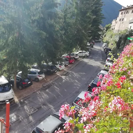Grotta Dei Colombi Szálloda Scanno